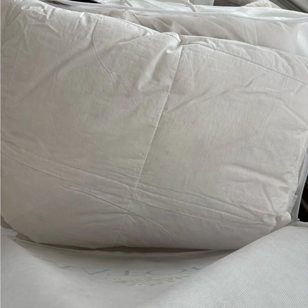 Matouk NWT KING Size Valletto Down Comforter Summer Weight